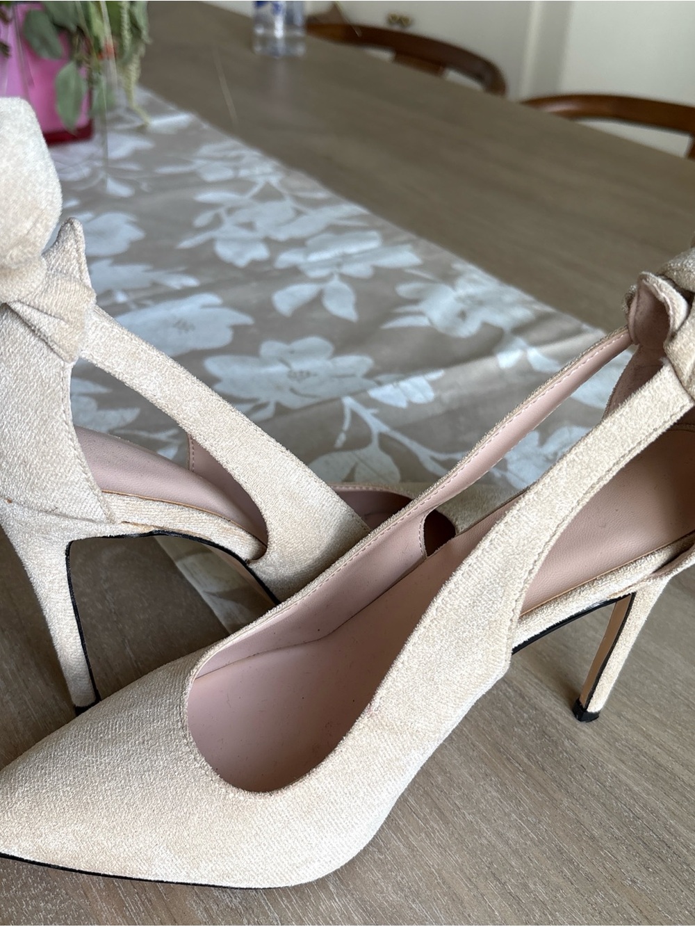 Bow tie Cream Pumps - Picture 8 of 8